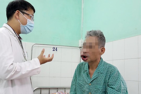 Phát hiện mắc đái tháo đường khi nặn mụn nhọt trên mặt