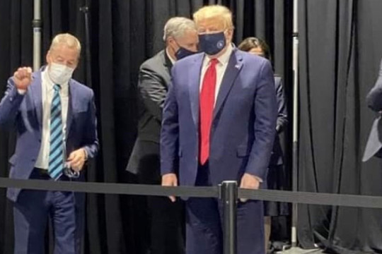 Tin vắn thế giới ngày 23/5: Tổng thống Trump đeo khẩu trang thăm tập đoàn sản xuất ô tô