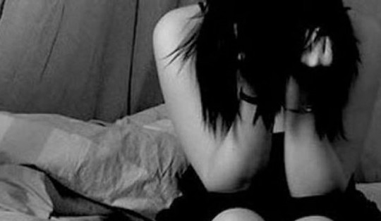 Bắt giam nam điều dưỡng cởi quần bé gái để đo điện tim