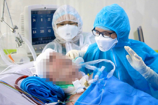 Phi công người Anh mắc Covid-19 bắt đầu vật lý trị liệu