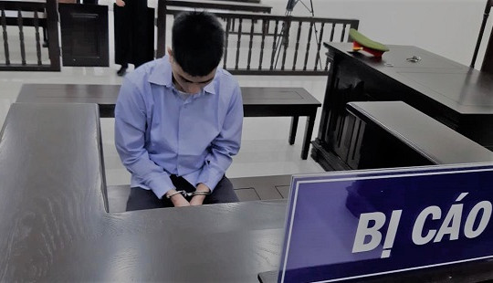 Nam thanh niên vận chuyển thuê sừng tê giác lĩnh 5 năm tù