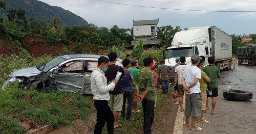 Sơn La: Tai nạn liên hoàn trên Quốc lộ 6, 3 chiếc xe hư hỏng nặng