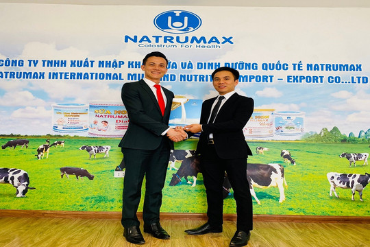 GĐ công ty du lịch gây sốt khi ký hợp đồng mua gần 5 tỷ tiền sữa tặng kèm cho khách mua tour du lịch nội địa