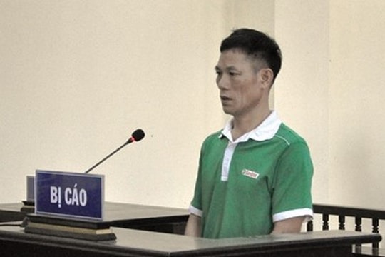 Lĩnh án vì chốt cửa cổng dọa đánh công an