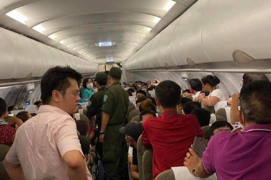 Lăng mạ tiếp viên hàng không, nam hành khách bị cấm bay 1 năm