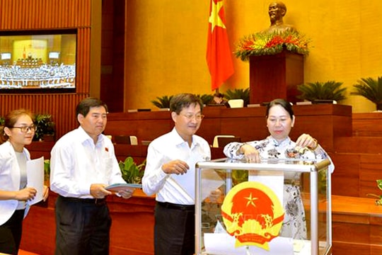 21 thành viên Hội đồng bầu cử quốc gia ra mắt Quốc hội