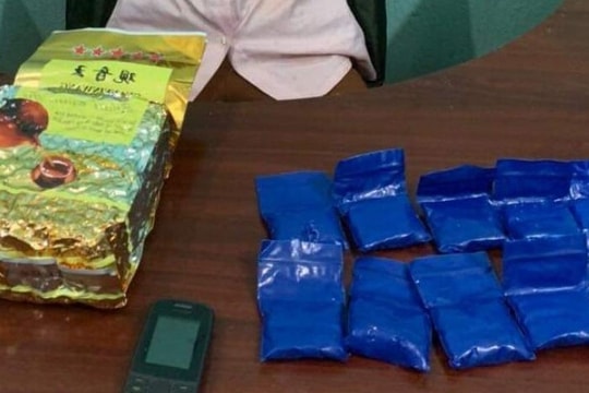 Vận chuyển 1kg ma túy đá và hơn 2.000 viên hồng phiến
