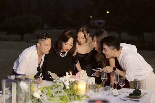 Dàn sao Gái già lắm chiêu tụ hội tại Huế