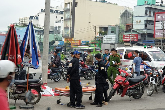 Sau hồi cãi vã, tài xê xe ô tô công nghệ bị đâm tử vong