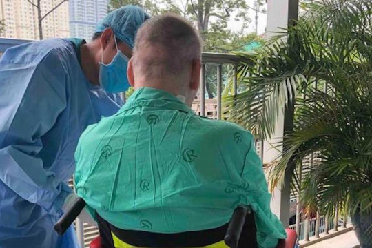 Bệnh nhân phi công người Anh tự thở được 48 giờ, ngưng toàn bộ kháng sinh
