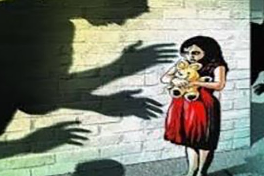 Tạm giữ hình sự đối tượng hiếp dâm trẻ em dưới 16 tuổi