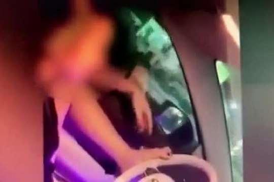 Xác minh clip cô gái dùng chân lái xe rồi khoe lên mạng xã hội