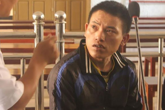 Bé gái 10 tuổi bị cha "hờ" hiếp dâm