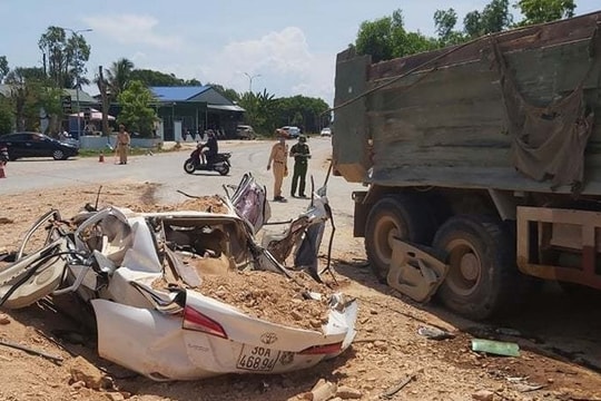 Khởi tố bắt giam tài xế gây tai nạn khiến 4 người thương vong