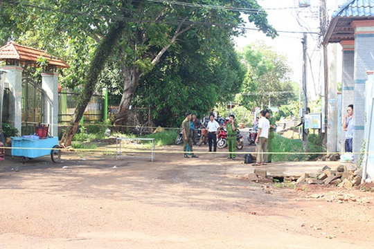 Anh em ruột ẩu đả, anh chết, em thương nặng
