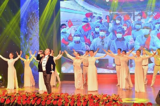 Tự hào Việt Nam: Tôn vinh những chiến sĩ tuyến đầu chống dịch COVID-19
