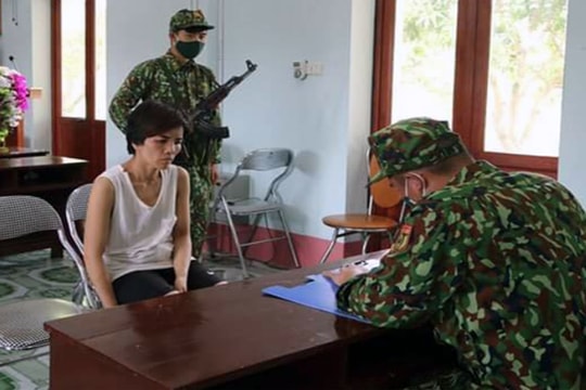 Bắt giữ “nữ quái” bán ma tuý đá cho các thuyền viên