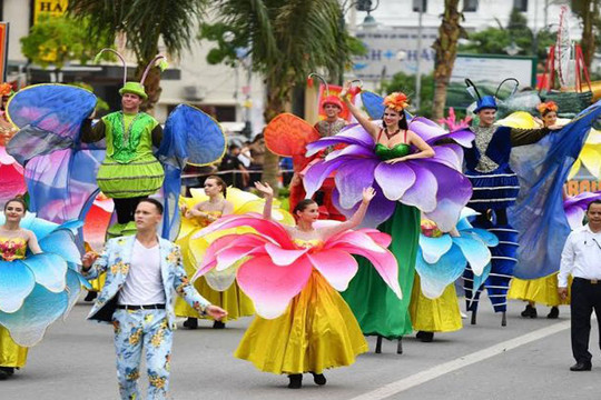Carnival đường phố mở màn ấn tượng cho Lễ hội Du lịch biển Sầm Sơn 2020
