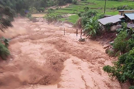 Miền Bắc có mưa dông, vùng núi đề phòng lũ quét, sạt lở đất