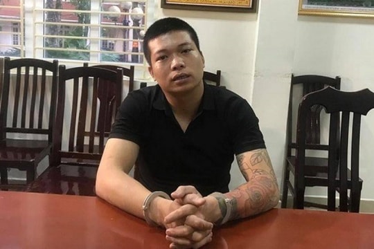 Khởi tố nam thanh niên cướp tiệm vàng, đâm người truy đuổi