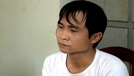 Khởi tố đối tượng đang bị truy nã hiếp dâm bé gái lớp 3 trong nghĩa trang