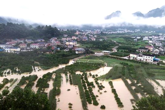Lãnh đạo Chính phủ điện thăm hỏi lũ lụt tại Trung Quốc