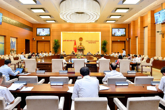Phiên họp 46 UBTVQH: Có thể xem xét, đề xuất bổ sung trang phục xét xử của Hội thẩm nhân dân