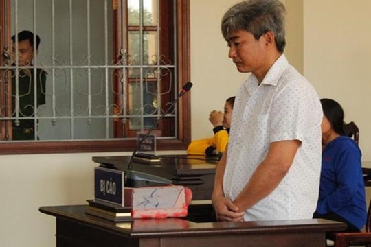 Đánh bài thua không trả tiền, dùng dao đâm hai người thương vong