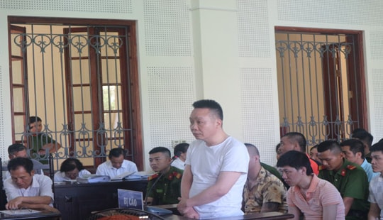 Vết trượt dài của cựu thiếu tá công an