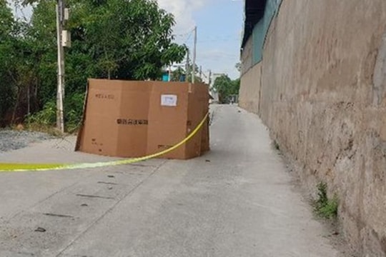 Rơi từ mái nhà xưởng xuống đất, nam công nhân tử vong