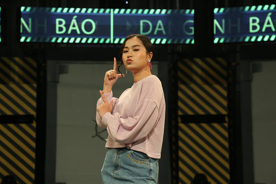 Lâm Vỹ Dạ thừa nhận mình “ăn tạp” trên sóng truyền hình