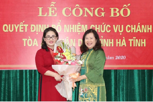 Trao quyết định bổ nhiệm chánh án TAND tỉnh Hà Tĩnh