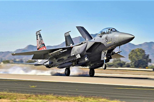Lầu Năm Góc đặt mua tiêm kích “đại bàng bất bại” F-15EX dành cho vũ khí siêu thanh