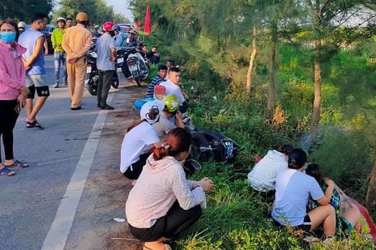 Phát hiện nam thanh niên tử vong bên đường