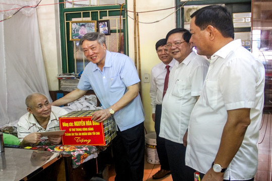 Chánh án TANDTC Nguyễn Hòa Bình thăm Trung tâm Điều dưỡng Thương binh Thuận Thành, Bắc Ninh