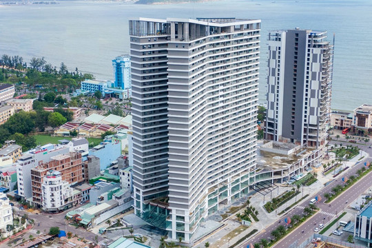 Gấp rút hoàn thiện, FLC Sea Tower Quy Nhơn hút hàng trăm sale trong lễ kick off