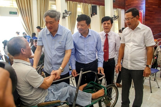 Chánh án Nguyễn Hòa Bình thăm TT Điều dưỡng thương binh Thuận Thành, Bắc Ninh