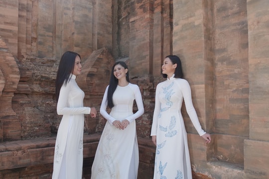Đào Thị Hà đại diện quảng bá lễ hội văn hoá dân gian Khánh Hoà