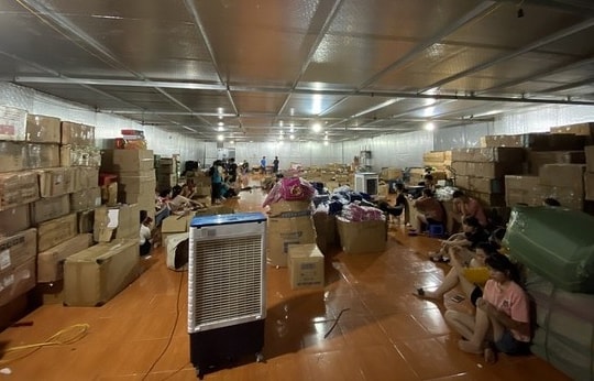 "Sốc" với doanh thu của kho hàng lậu lớn nhất cả nước