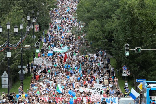 Hàng ngàn người biểu tình phản đối Kremlin ở vùng viễn đông của Nga