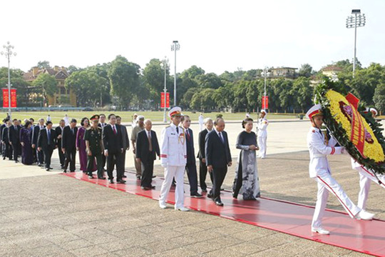 Lãnh đạo Đảng, Nhà nước đặt vòng hoa, tưởng niệm các Anh hùng liệt sỹ