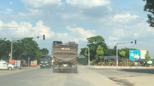 Vĩnh Phúc: Khiếp vía với đoàn xe chở vật liệu san lấp cho dự án Khu đô thị TMS Đầm Cói