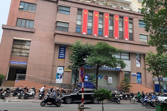 Táo tợn nổ súng cướp ngân hàng giữa phố ở Hà Nội