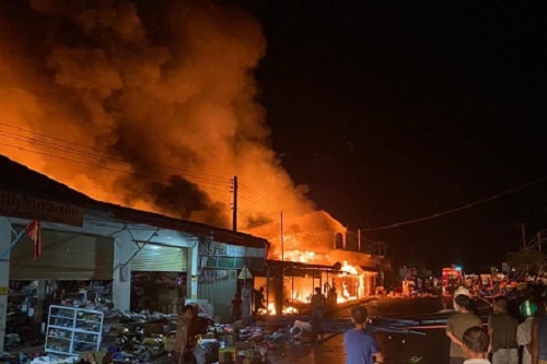 Hỏa hoạn tại chợ biên giới Việt – Lào, thiệt hại trên 14 tỷ đồng