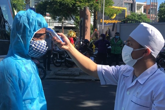 Hàng trăm người ở Bệnh viện Đà Nẵng được đưa về khu cách ly tập trung