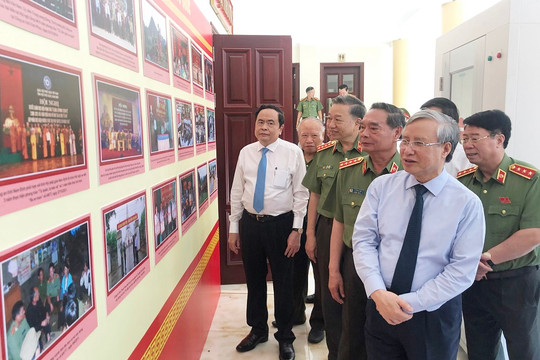 Lực lượng CAND: Vẻ vang 75 năm xây dựng, chiến đấu và trưởng thành