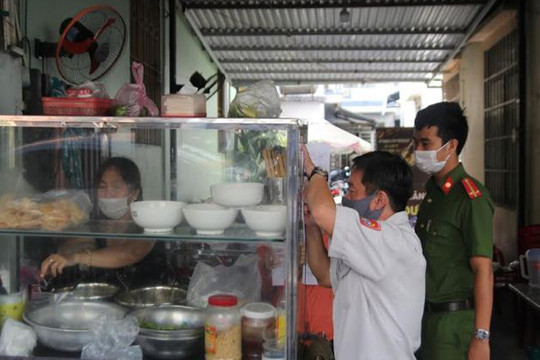 Đà Nẵng: Phát hiện quán ăn lén lút kinh doanh sau khi có...lệnh cấm
