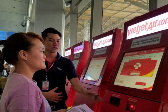 Nam hành khách lăng mạ, nhổ nước bọt vào nhân viên hàng không