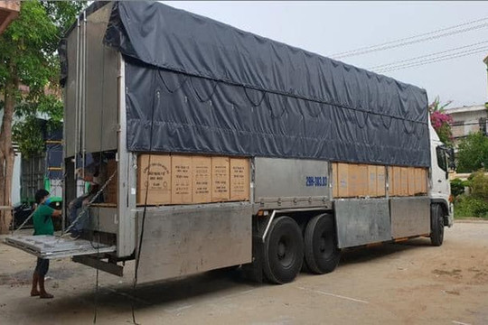 Tạm giữ lô hàng gần 1 triệu khẩu trang trôi nổi tại Quảng Bình