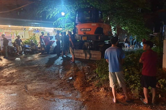 Mưa to làm sạt lở kè đá khiến 1 người tử vong tại Quảng Ninh
